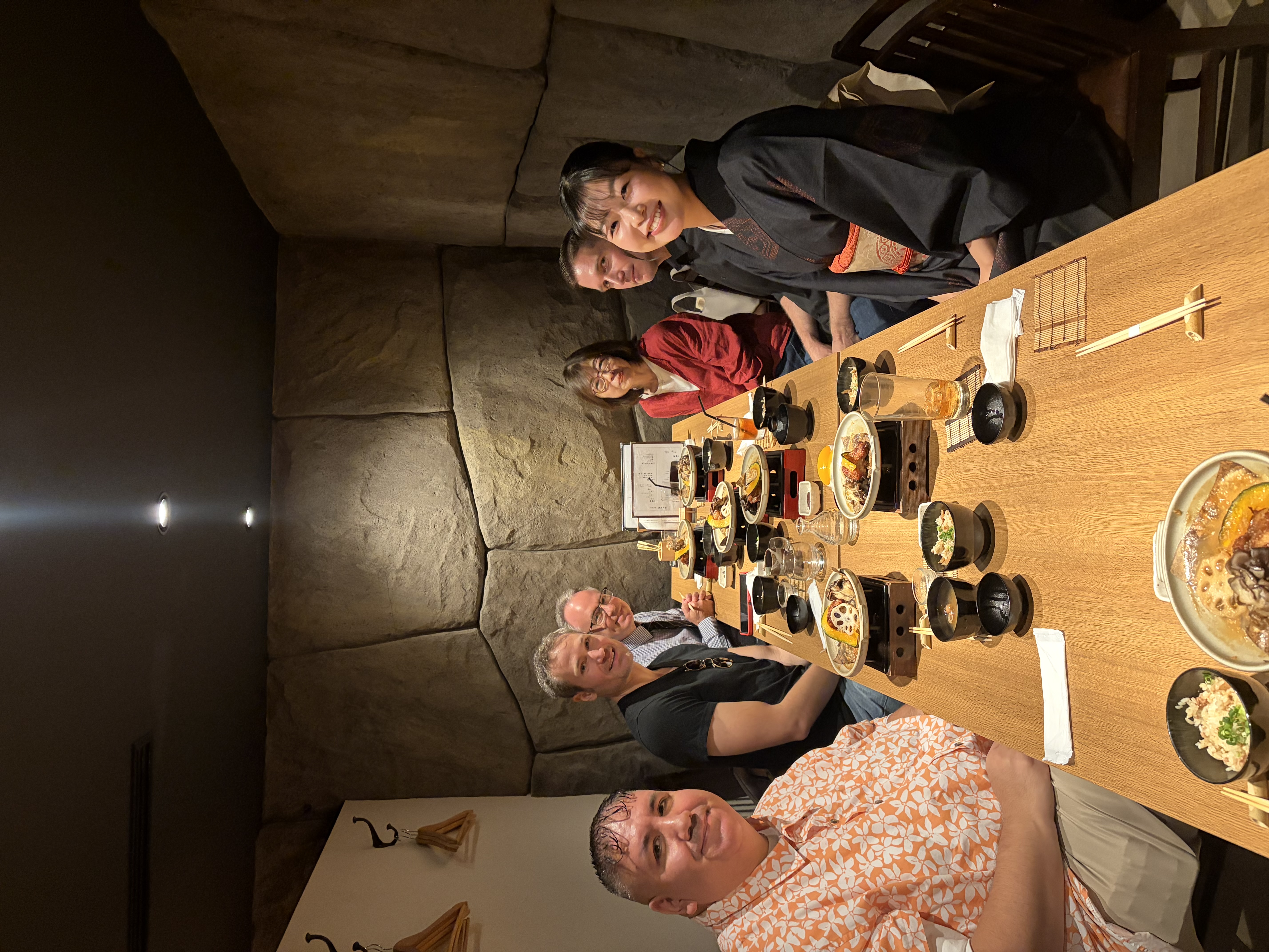 Haruno students sharing lunch together in Tokyo